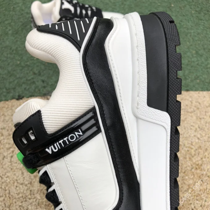 LOUIS VUITTON Trainer Black White