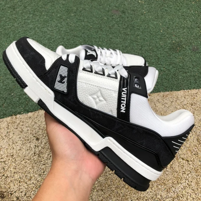 LOUIS VUITTON Trainer Black White