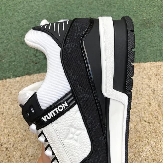 LOUIS VUITTON Trainer Black White