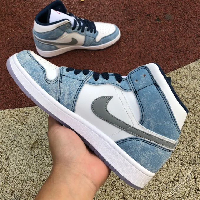 Air Jordan 1 Mid Light Blue Sneakers DN3706-401