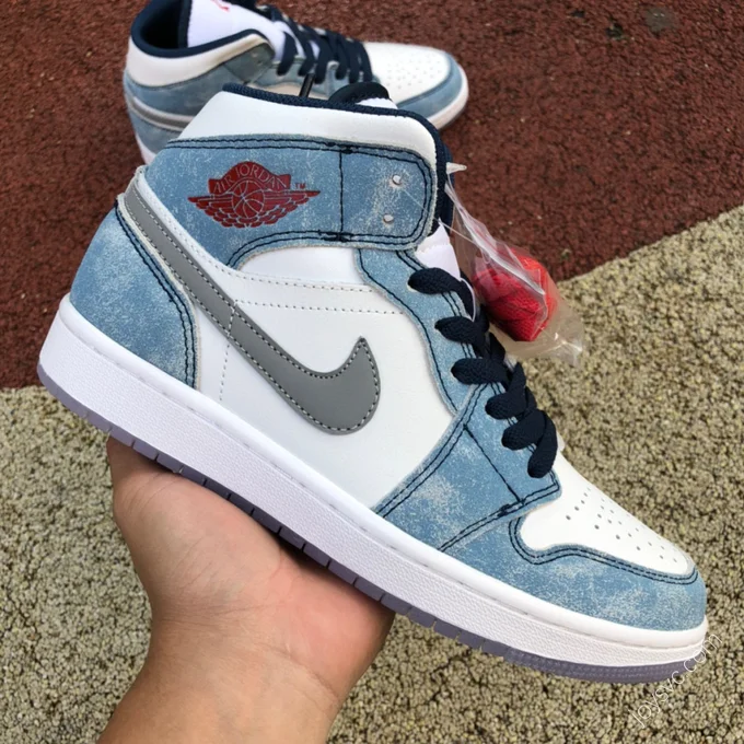 Air Jordan 1 Mid Light Blue Sneakers DN3706-401