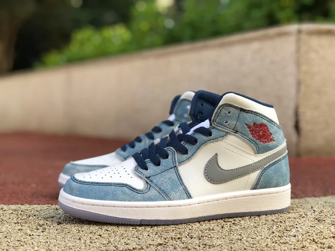 Air Jordan 1 Mid Light Blue Sneakers DN3706-401