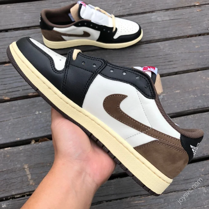 Air Jordan 1 Low Dark Mocha Low-Top Sneaker CQ4277-105