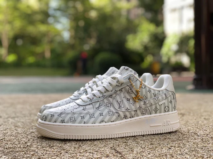 Louis Vuitton x Nike Air Force 1 1A9V9E