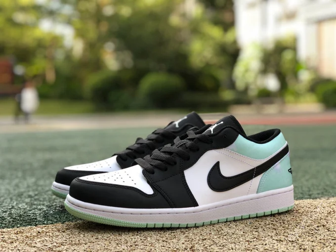 Air Jordan 1 Low 