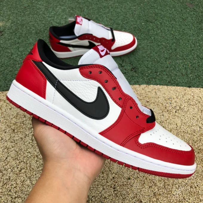 Air Jordan 1 Chicago Low Low-Top Sneaker 705329-600