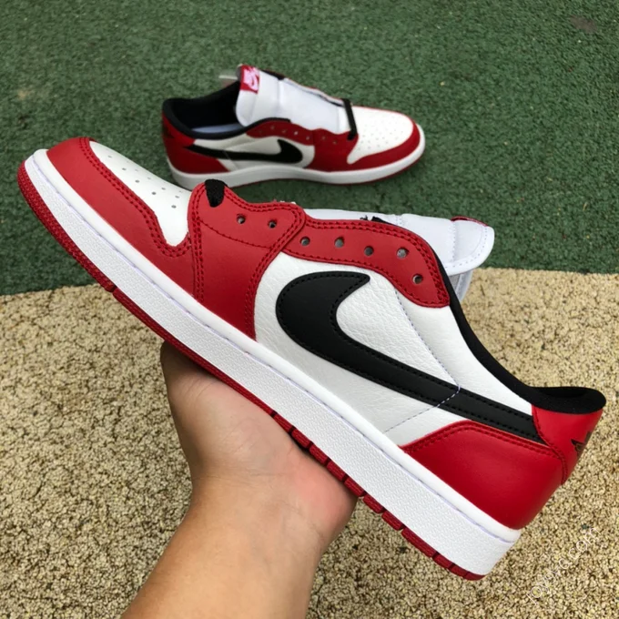 Air Jordan 1 Chicago Low Low-Top Sneaker 705329-600