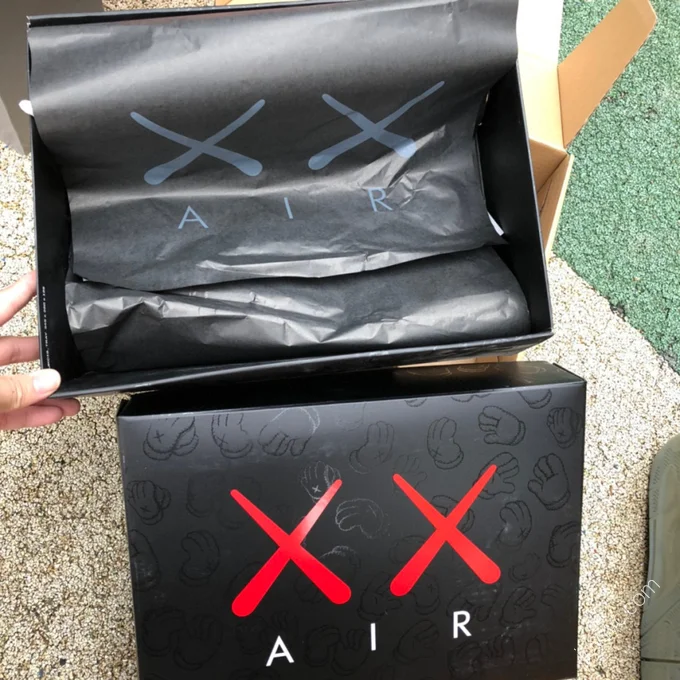 Air Jordan 4 Retro KAWS Black 930155-001