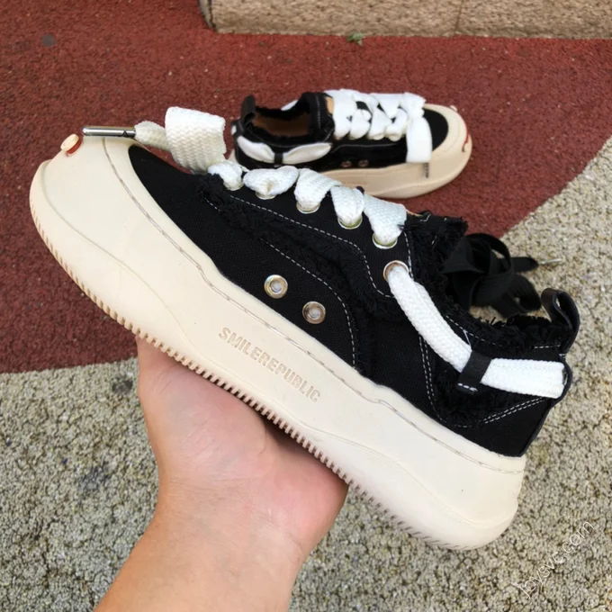 SMILEREPUBLIC Black White