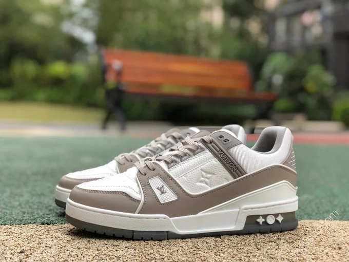 LOUIS VUITTON Trainer Grey White