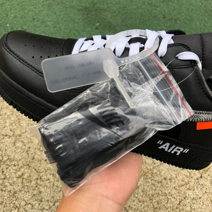 Off-White x Nike Air Force 1 Black/Silver AV5210-100