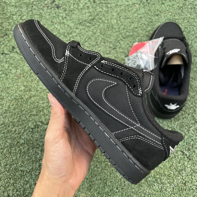 Travis Scott x Air Jordan 1 Low Black Phantom D DM7