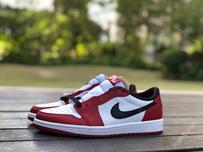 Air Jordan 1 Chicago Low Low-Top Sneaker 705329-600