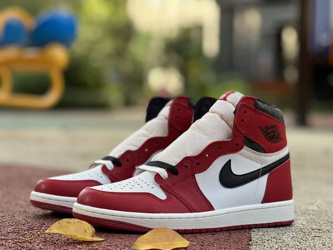 Air Jordan 1 Retro High Chicago Lost and Found High-Top Sneaker DZ