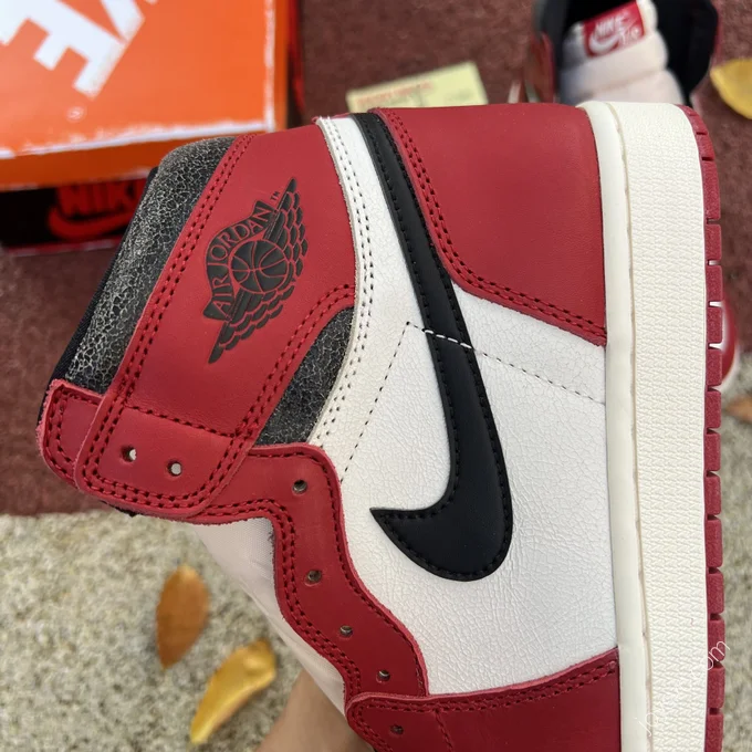 Air Jordan 1 Retro High Chicago Lost and Found High-Top Sneaker DZ