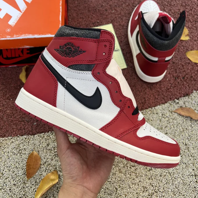 Air Jordan 1 Retro High Chicago Lost and Found High-Top Sneaker DZ