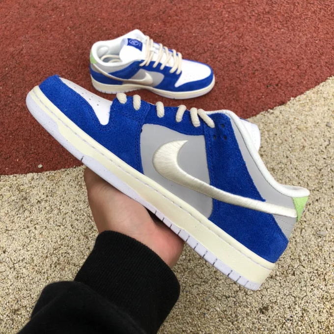 Fly Streetwear x Nike SB Dunk Low DQ5130-400