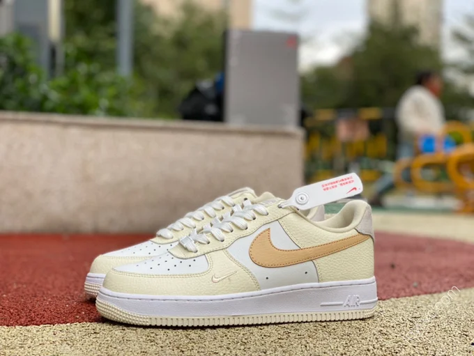 Nike Air Force 1 '07 SE White/Cream DX8953-100