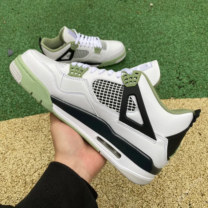 Air Jordan 4 WMNS 