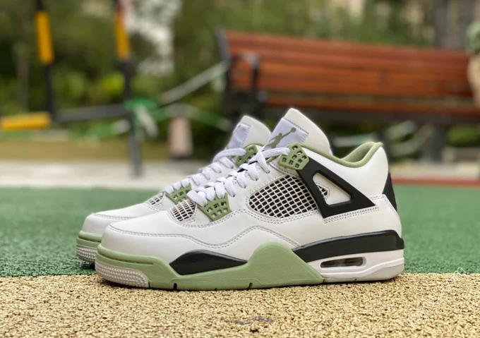 Air Jordan 4 WMNS 