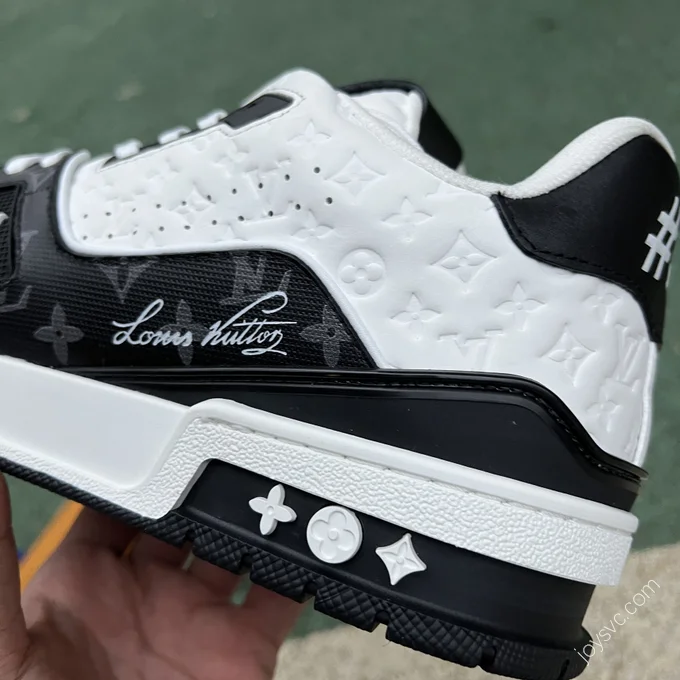 LOUIS VUITTON Trainer Black White