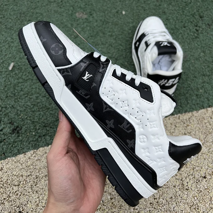 LOUIS VUITTON Trainer Black White