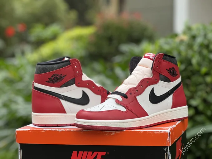 Air Jordan 1 Retro OG Chicago High-Top Sneaker DZ5485-612