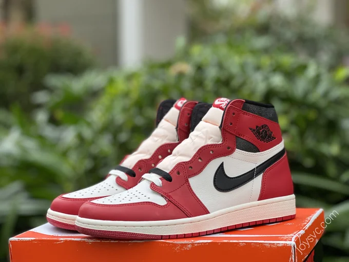 Air Jordan 1 Retro OG Chicago High-Top Sneaker DZ5485-612