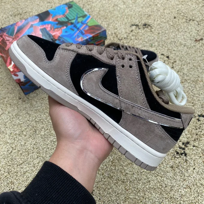 Tomo Katsuhiro x Nike SB Dunk Low 