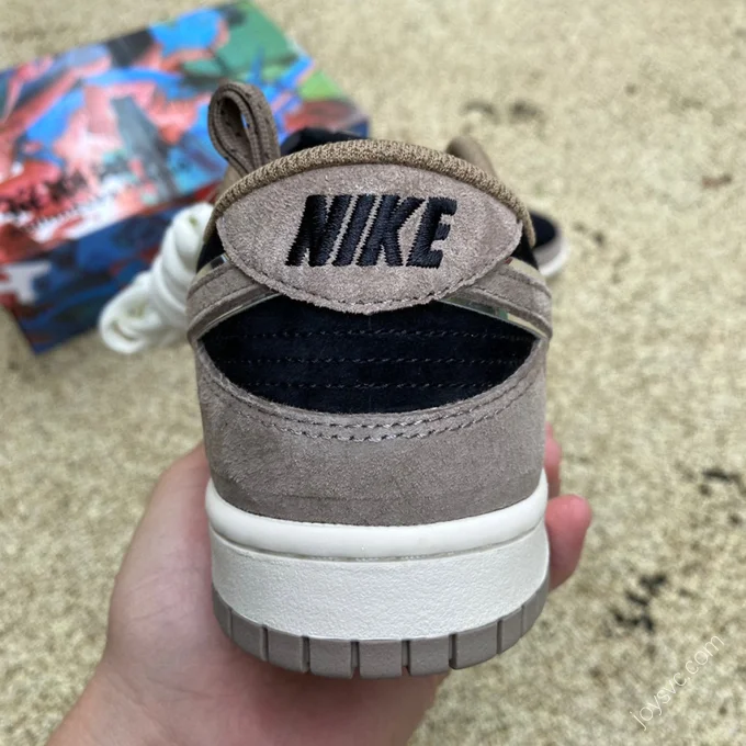 Tomo Katsuhiro x Nike SB Dunk Low 