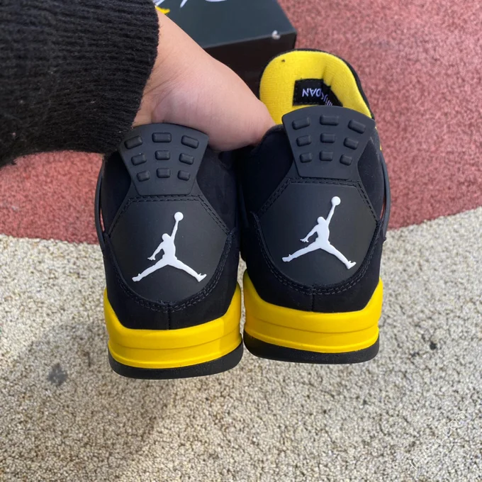 Air Jordan 4 Retro 