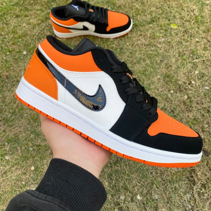 Air Jordan 1 Low Shattered Backboard Low-Top Sneaker 553558-128