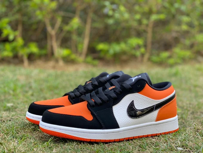 Air Jordan 1 Low Shattered Backboard Low-Top Sneaker 553558-128