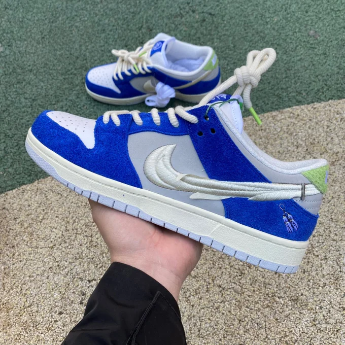 FLY x Nike SB Dunk Low 