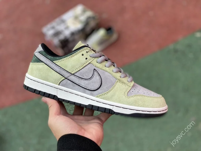 Tomo Katsuhiro x Nike SB Dunk Low 