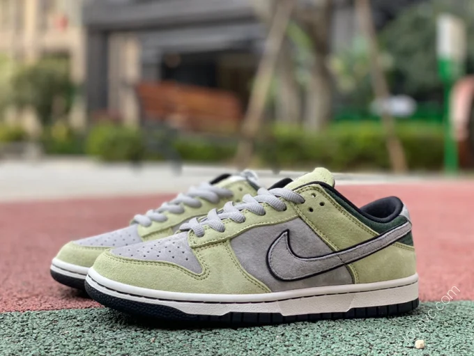 Tomo Katsuhiro x Nike SB Dunk Low 