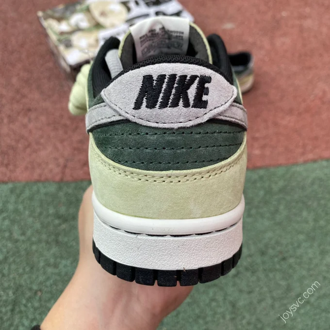 Tomo Katsuhiro x Nike SB Dunk Low 