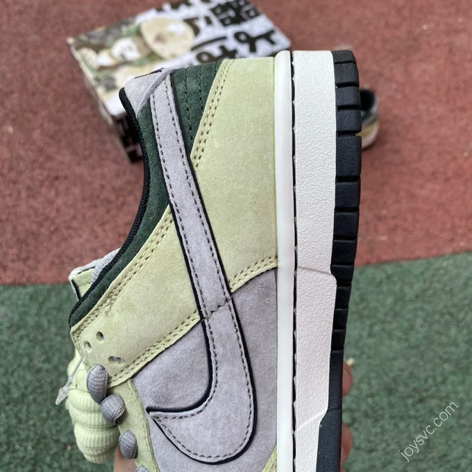 Tomo Katsuhiro x Nike SB Dunk Low 