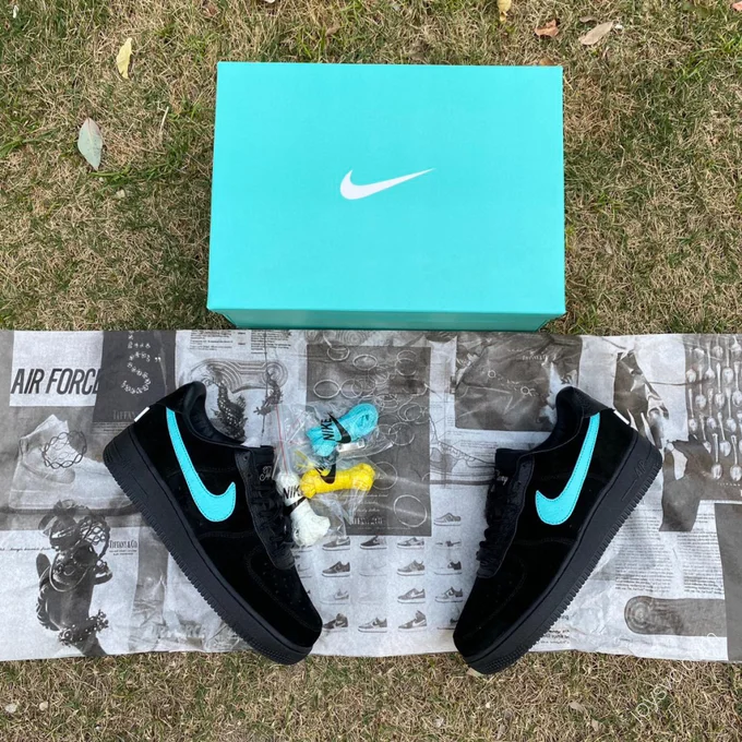 Tiffany & Co. x Nike Air Force 1 Black