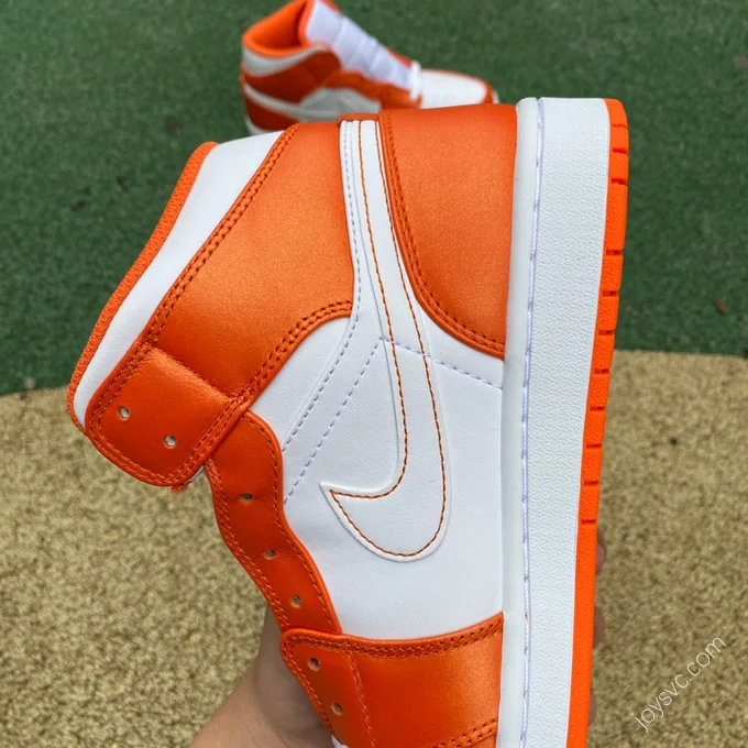 Air Jordan 1 Mid SE White Orange Sneakers DM3531-800