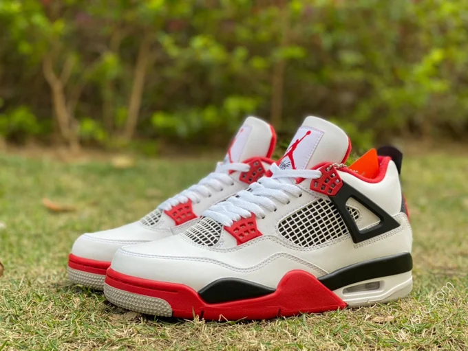 Air Jordan 4 Retro 