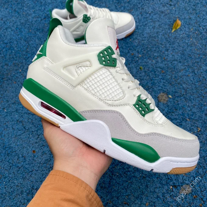 Nike SB x Air Jordan 4 