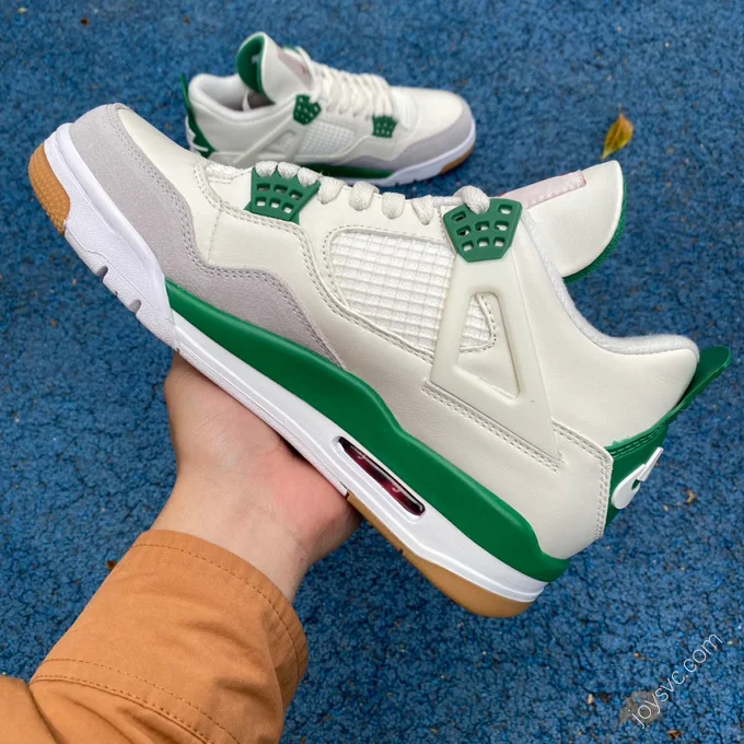 Nike SB x Air Jordan 4 