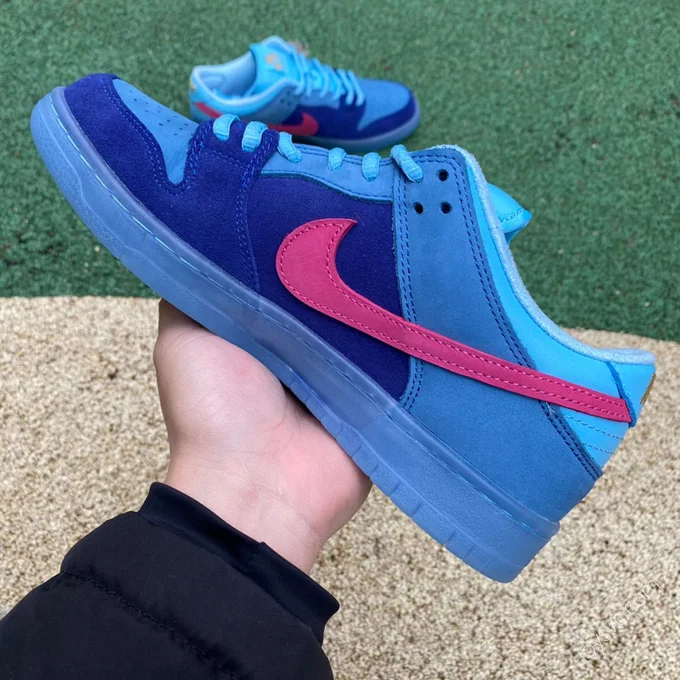 Run The Jewels x Nike SB Dunk Low 