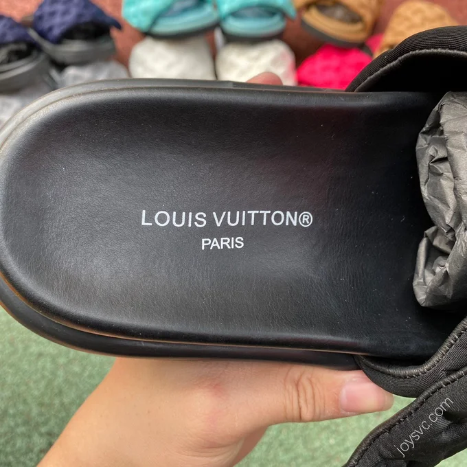 LOUIS VUITTON Pool Pillow Comfort Slides Black