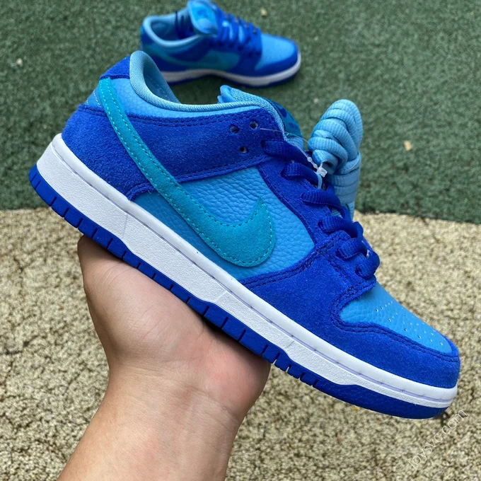 Nike SB Dunk Low 