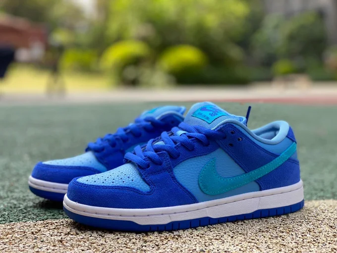 Nike SB Dunk Low 