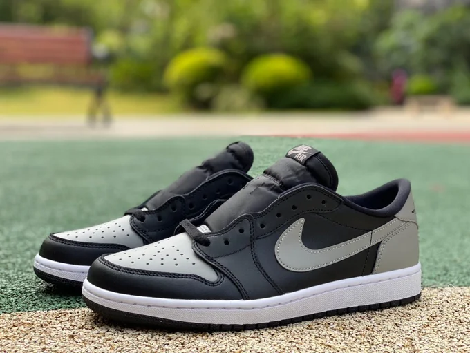 Air Jordan 1 Retro Low Black Grey Low-Top Sneaker 705329-003