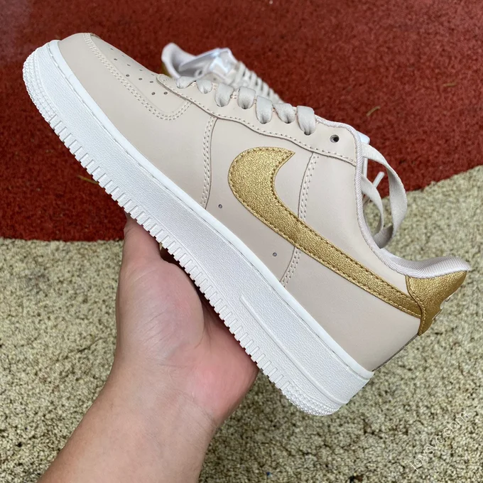 Nike Air Force 1 Light Yellow DQ7569-102