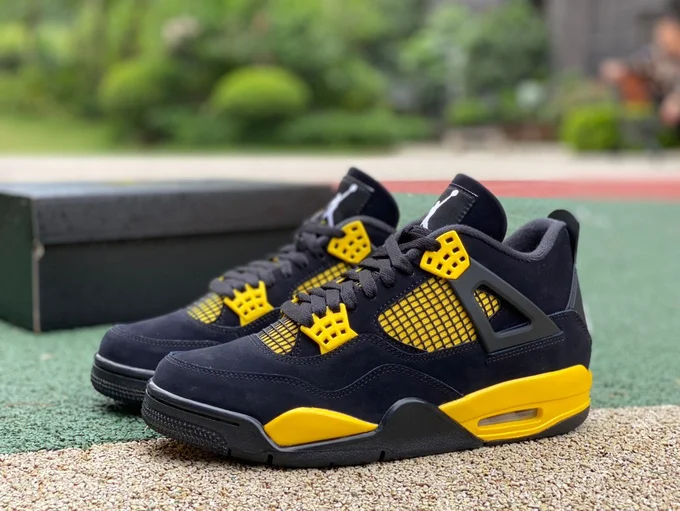 Air Jordan 4 Retro 